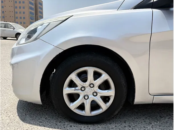 Car image 9