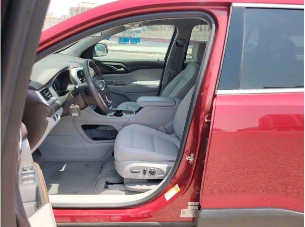 Car image 12