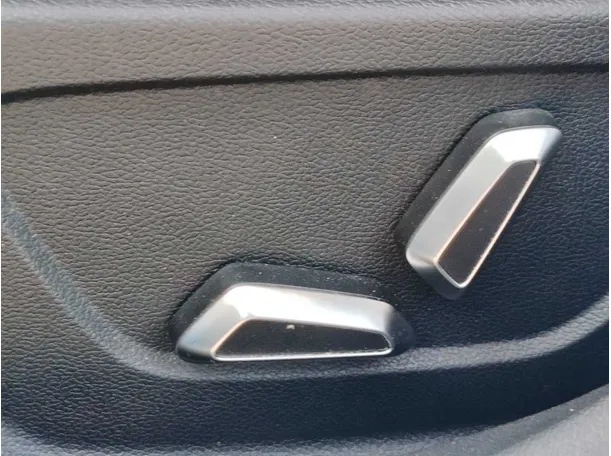 Car image 32