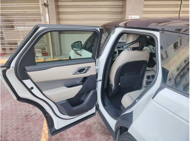 Car image 18