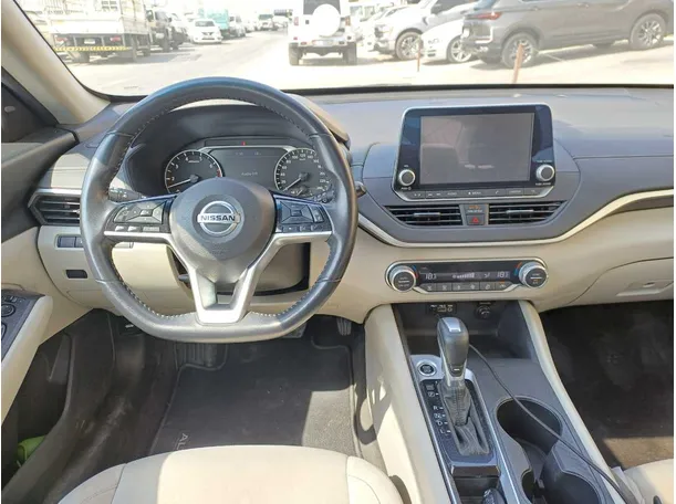 Car image 16
