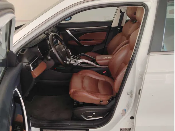 Car image 13