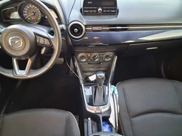 Car image 17