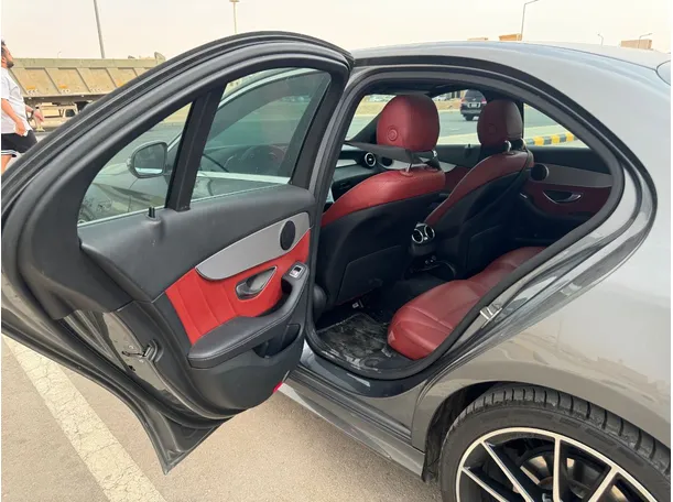 Car image 14
