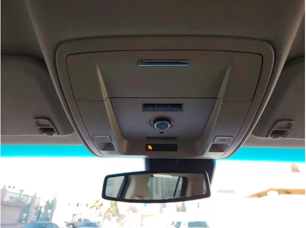 Car image 19