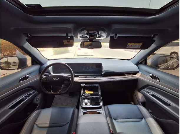 Car image 14