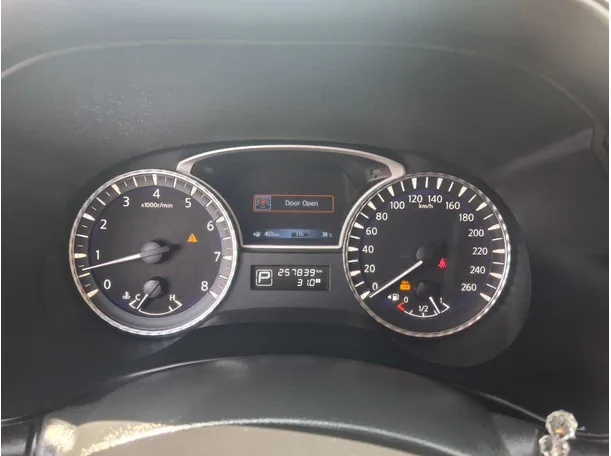 Car image 26