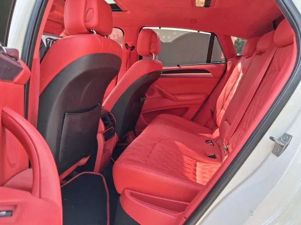 Car image 13