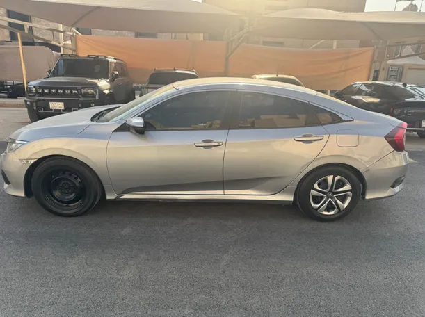 Car image 8