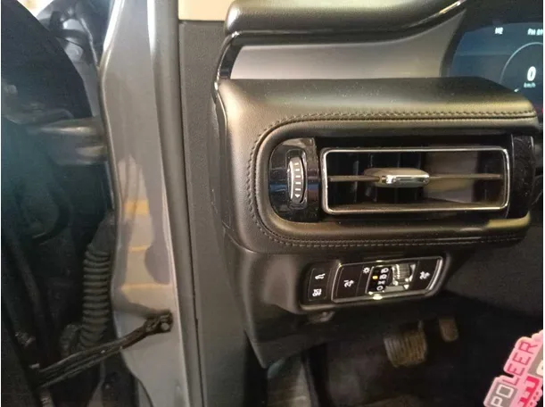 Car image 38