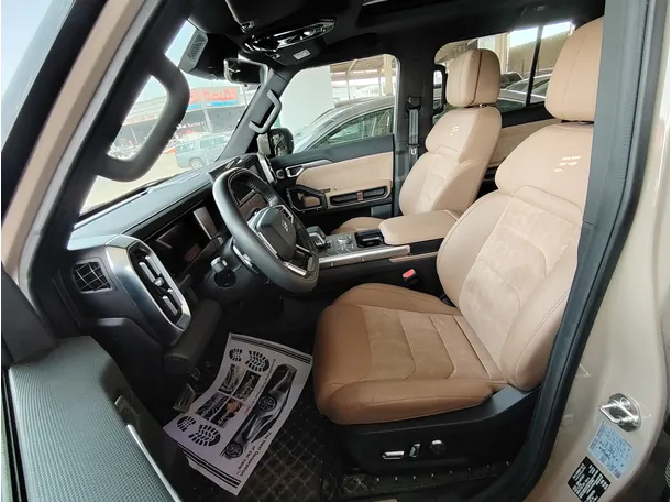 Car image 13