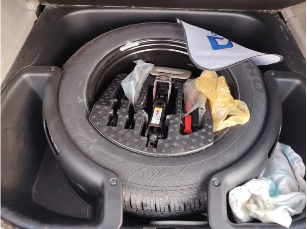 Car image 28