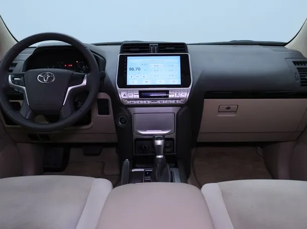 Car image 14