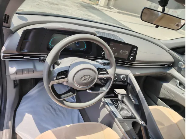 Car image 13