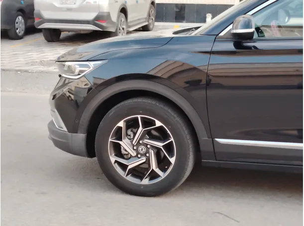 Car image 9