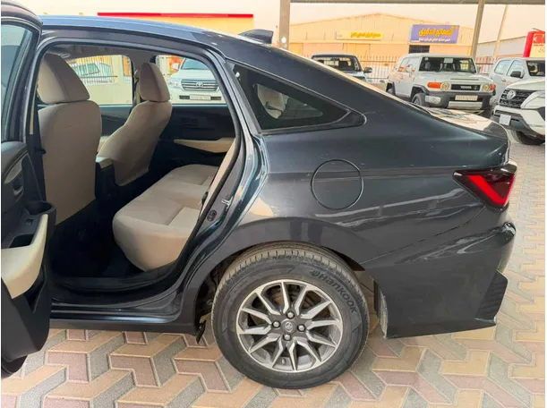 Car image 15