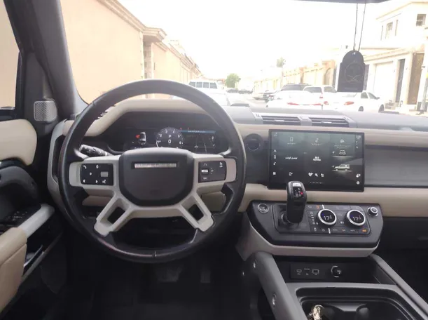 Car image 15