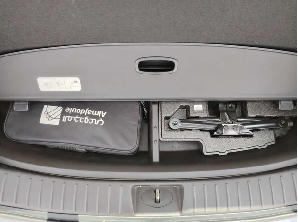 Car image 37
