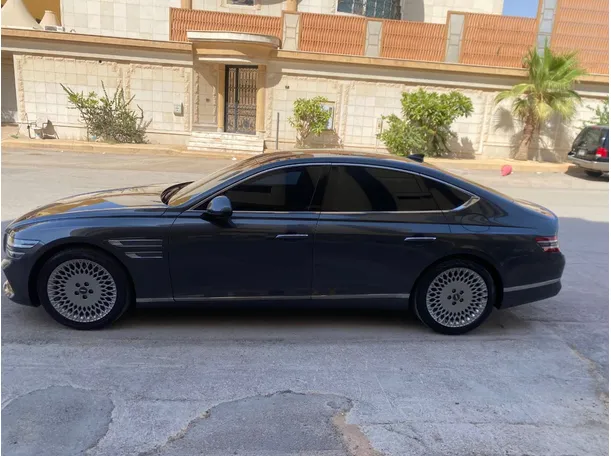 Car image 8