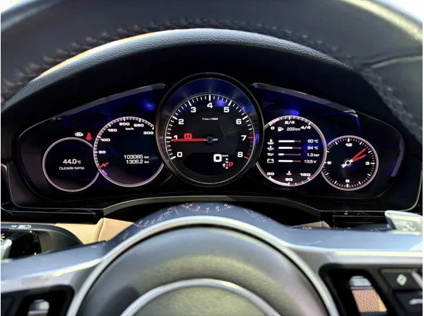 Car image 23