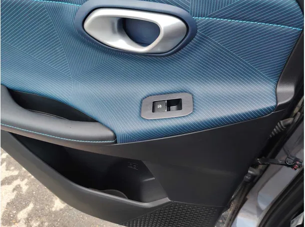 Car image 34