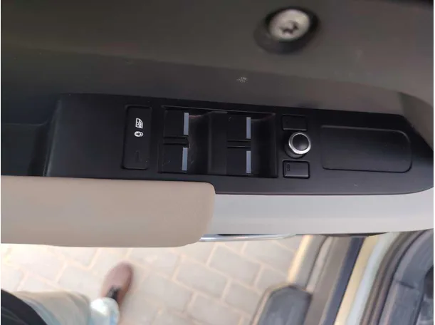 Car image 26
