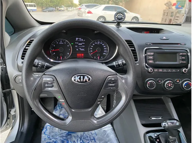 Car image 16