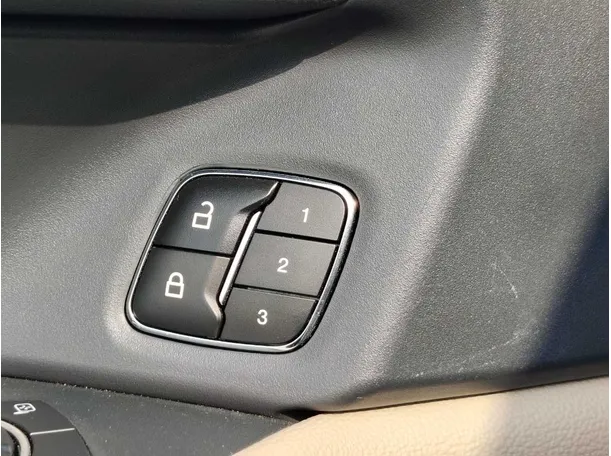 Car image 36