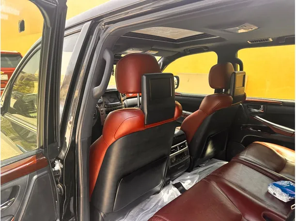 Car image 17