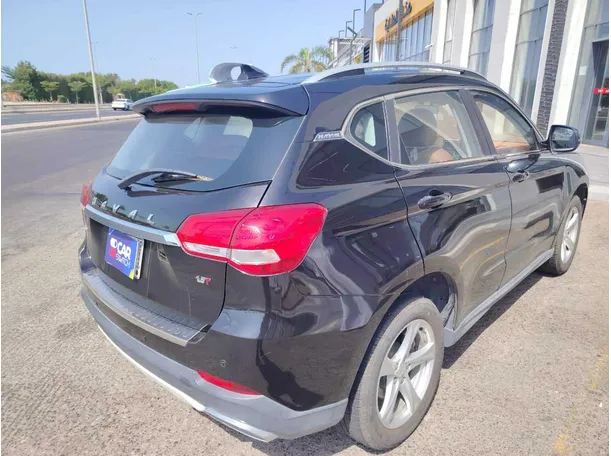 Car image 5