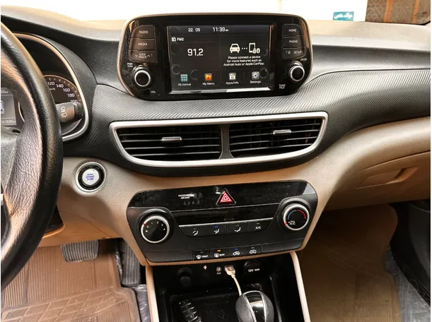 Car image 18