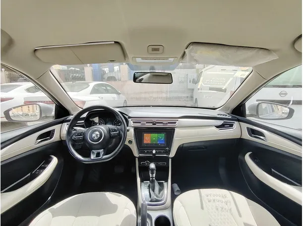 Car image 19