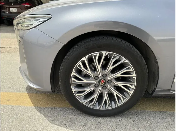 Car image 9