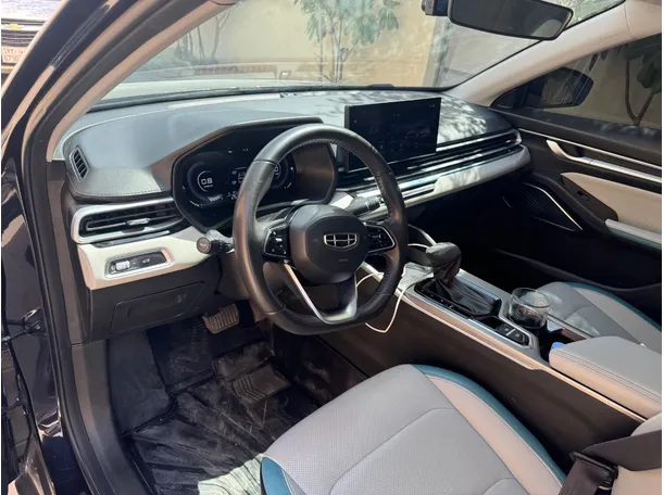 Car image 12