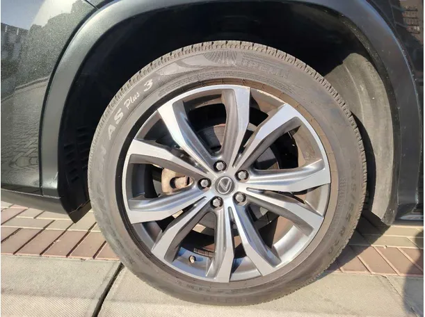 Car image 10