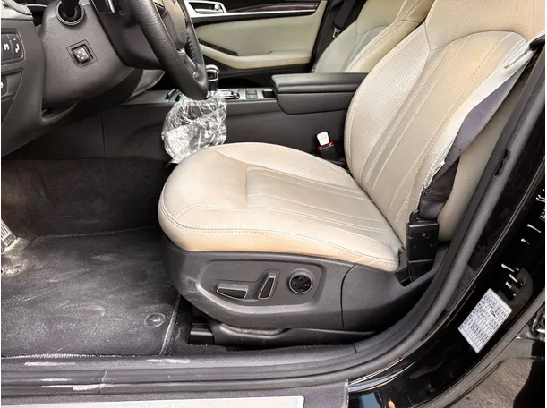 Car image 27