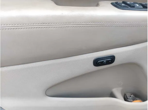 Car image 35