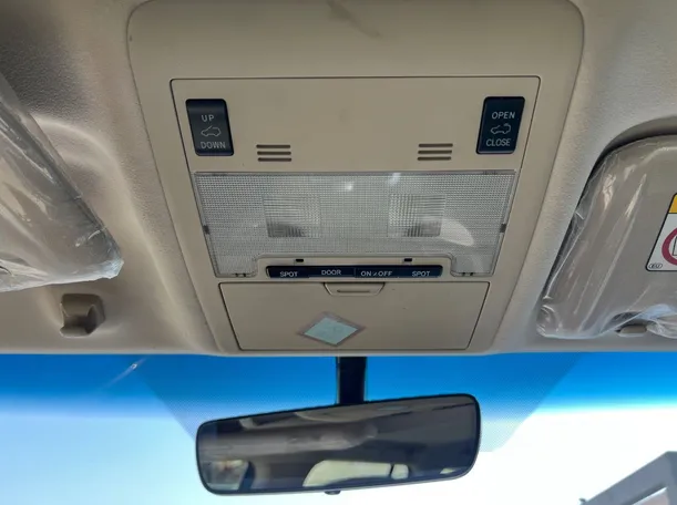 Car image 27