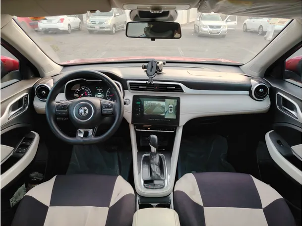 Car image 18