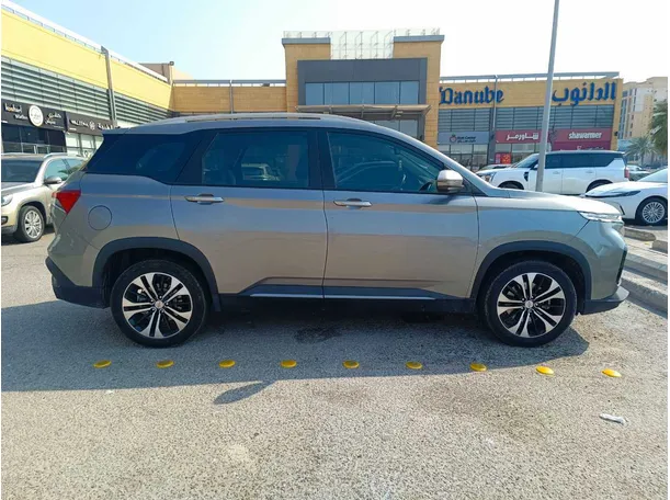Car image 4