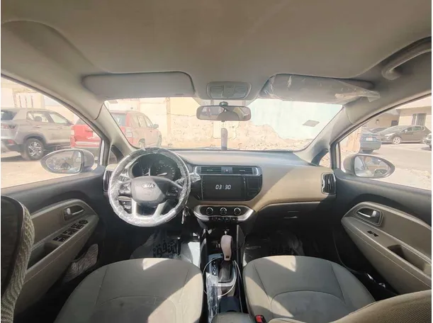 Car image 18