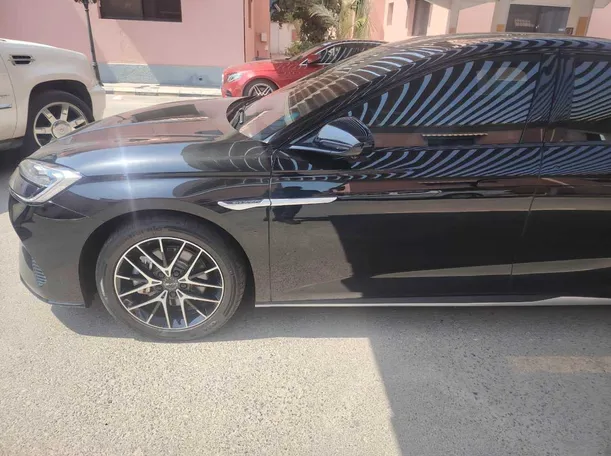 Car image 9