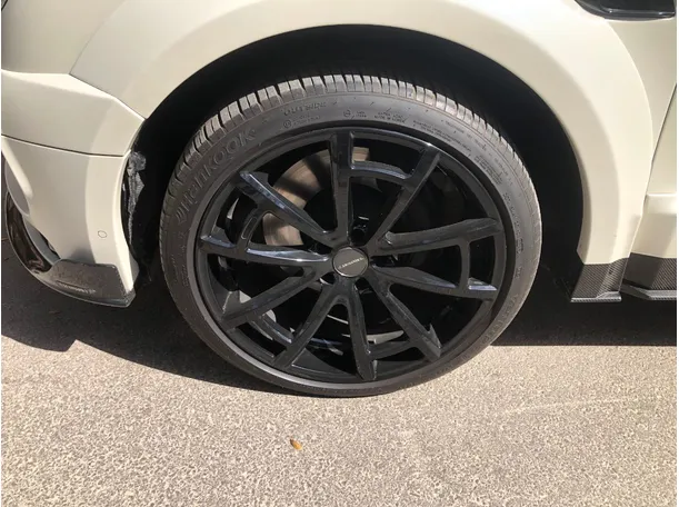 Car image 10