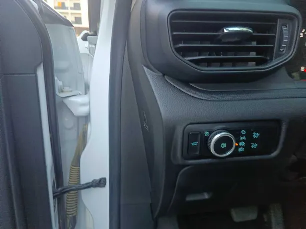 Car image 32