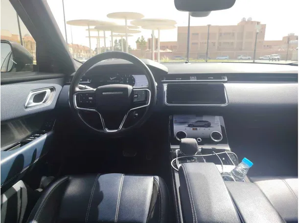 Car image 19