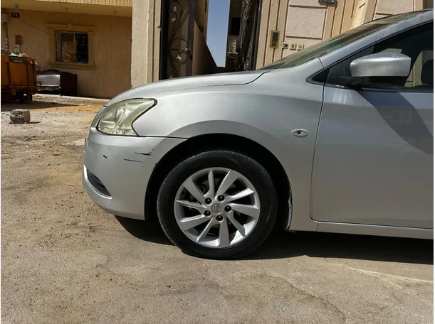 Car image 9