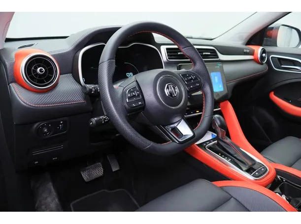 Car image 4
