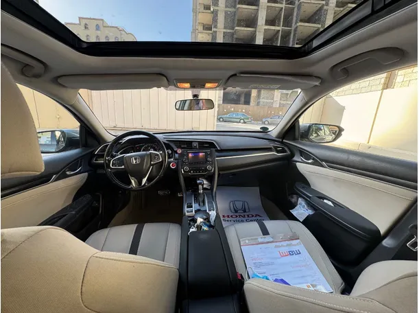 Car image 14