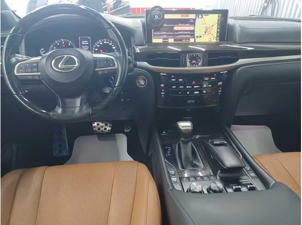 Car image 17