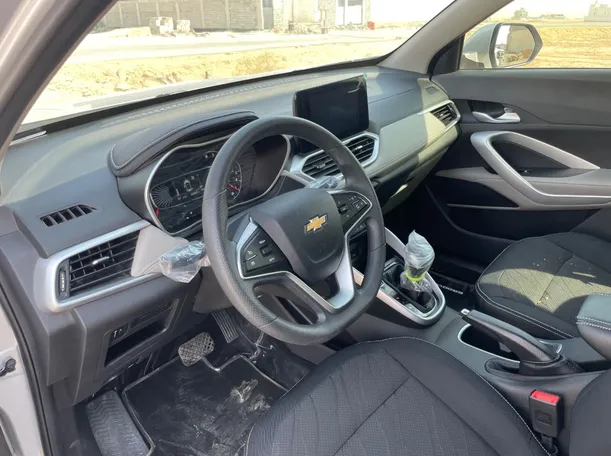 Car image 13